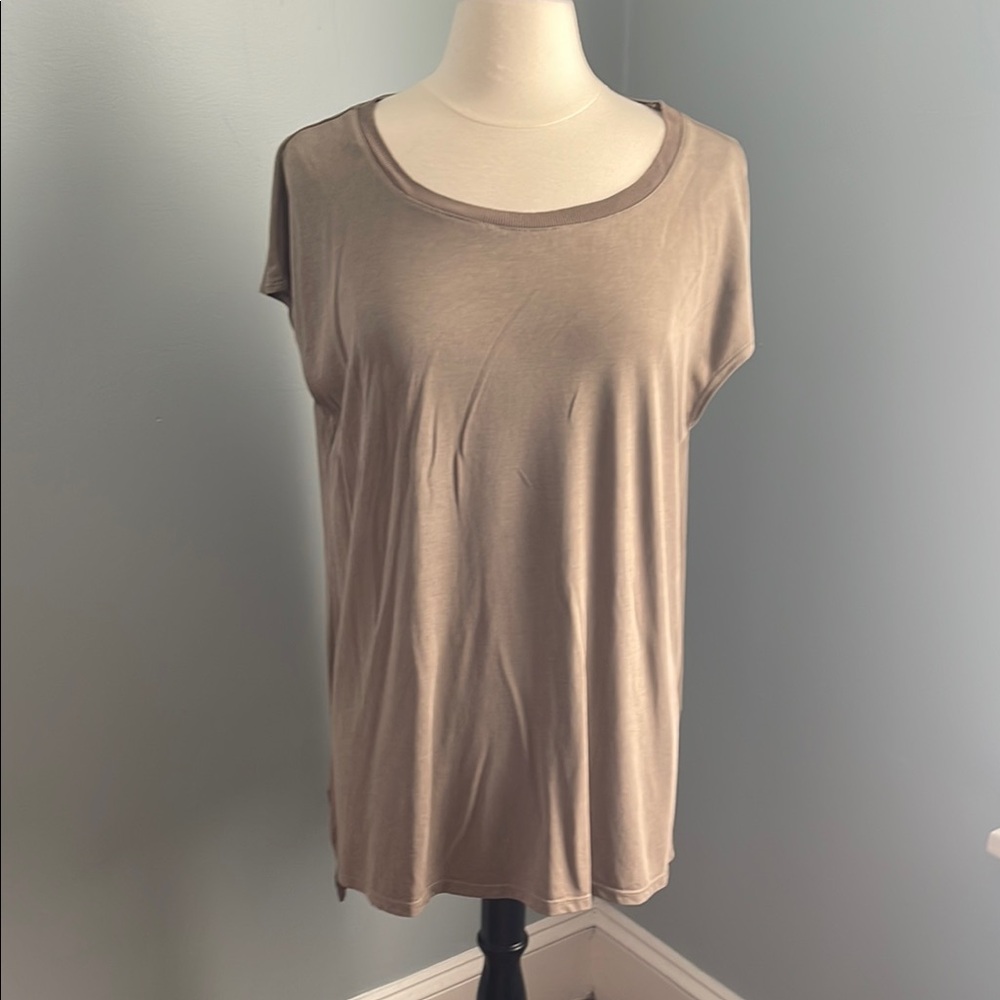 Cupio Women's Short Sleeve Top in Taupe